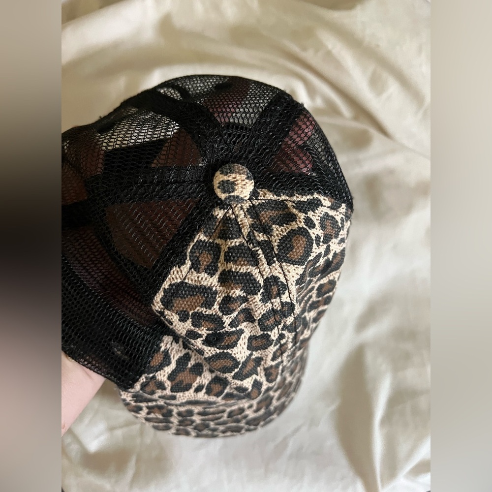 Leopard Print Mesh Cap - Picture 3 of 6